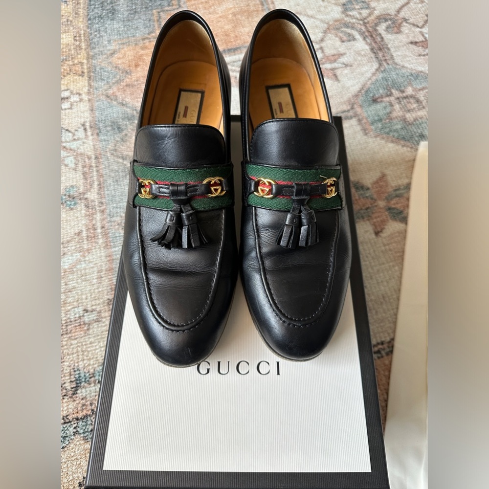 Gucci Black Leather Tassel Loafers with Green and Red Web